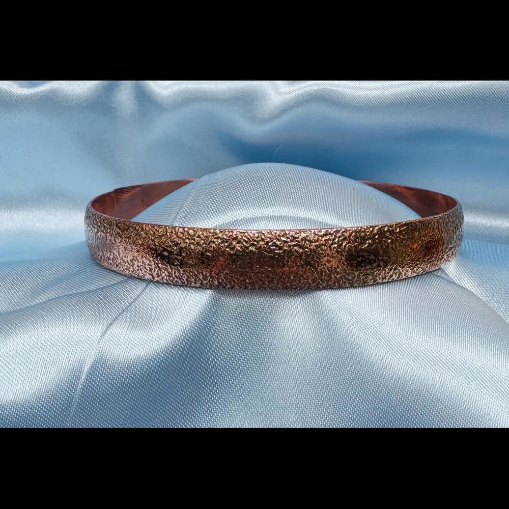 HAMMERED APPEARANCE, COPPER BANGLE